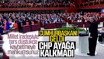 CHP ve HDP Cumhurbaşkanı geldiğinde ayağa kalkmadı