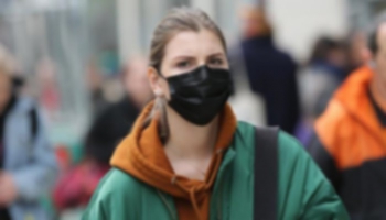 Maske Takılıyken de Sosyal Mesafe Kuralına Uyun