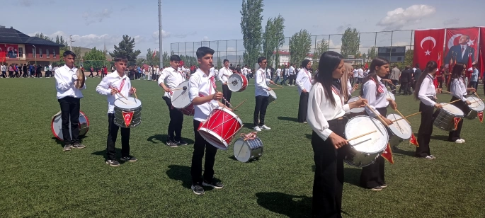 KAĞIZMAN’DA 19 MAYIS COŞKUYLA KUTLANDI,