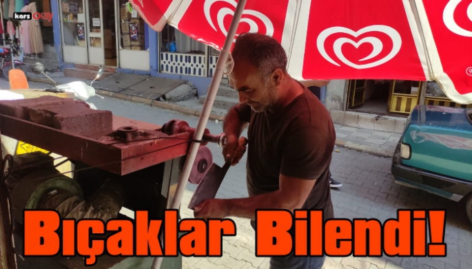 Kağızman'da Kurbanlık bıçak bileyicileri iş başında