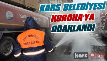 Kars Caddelerinde Biriken Toz Betonları Tazyikli Suyla Temizlendi