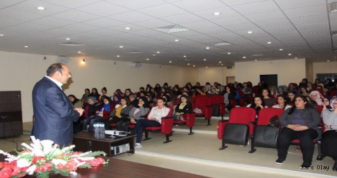 Kars KYK'dan Öğrencilere Uyum Konferansı