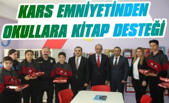 Kars Polisinden Öğrencilere Kitap Desteği