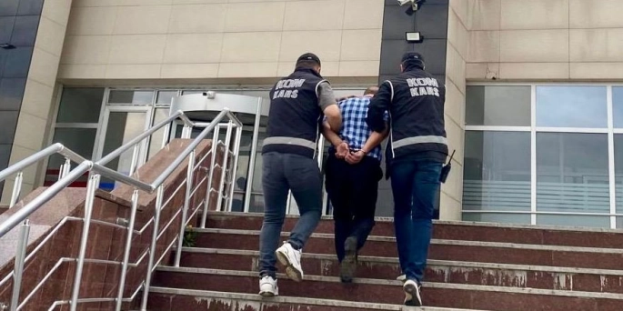 Kars'ta 15 yıl 5 ay kesinleşmiş hapis cezası bulunan şahıs yakalandı,