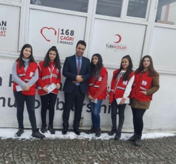 Kars'ta Liseli Öğrenciler Gönüllü Kızılaycı Oldular