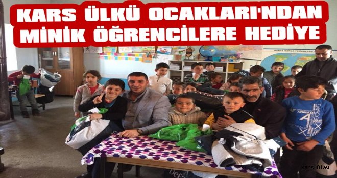 Kars Ülkü Ocakları'ndan Minik Öğrencilere Hediye