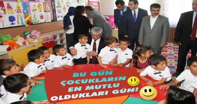 Kars'ta Öğrenciler Karnelerini Aldı