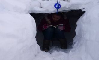 Kars'lı Elif Kar'dan Adam Değil Kardan Ev Yaptı