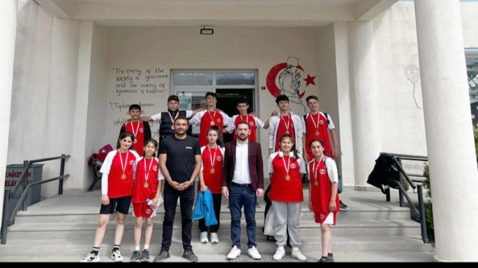 Voleybol Turnuvası’nın Şampiyonu Kötek Şehit Taner Seloğlu İlkokulu Oldu
